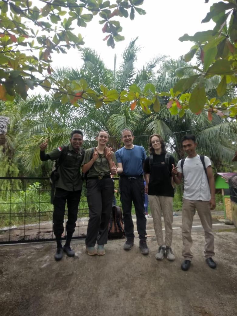 Magpie Homestay & Jungle Trekking Only For Guest Trekking With Us Bukit Lawang Zewnętrze zdjęcie