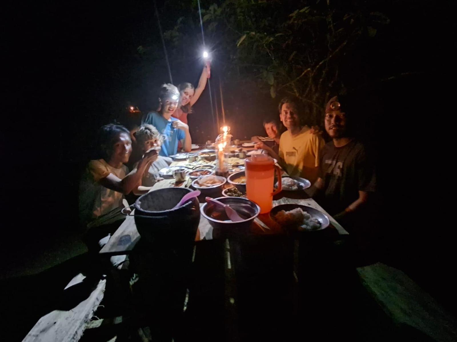 Magpie Homestay & Jungle Trekking Only For Guest Trekking With Us Bukit Lawang Zewnętrze zdjęcie